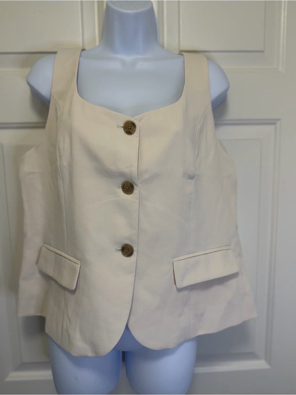 Women’s Signature Crepe Scoop Vest A New Day Cream Large L NWT Sleeveless - Picture 2 of 8
